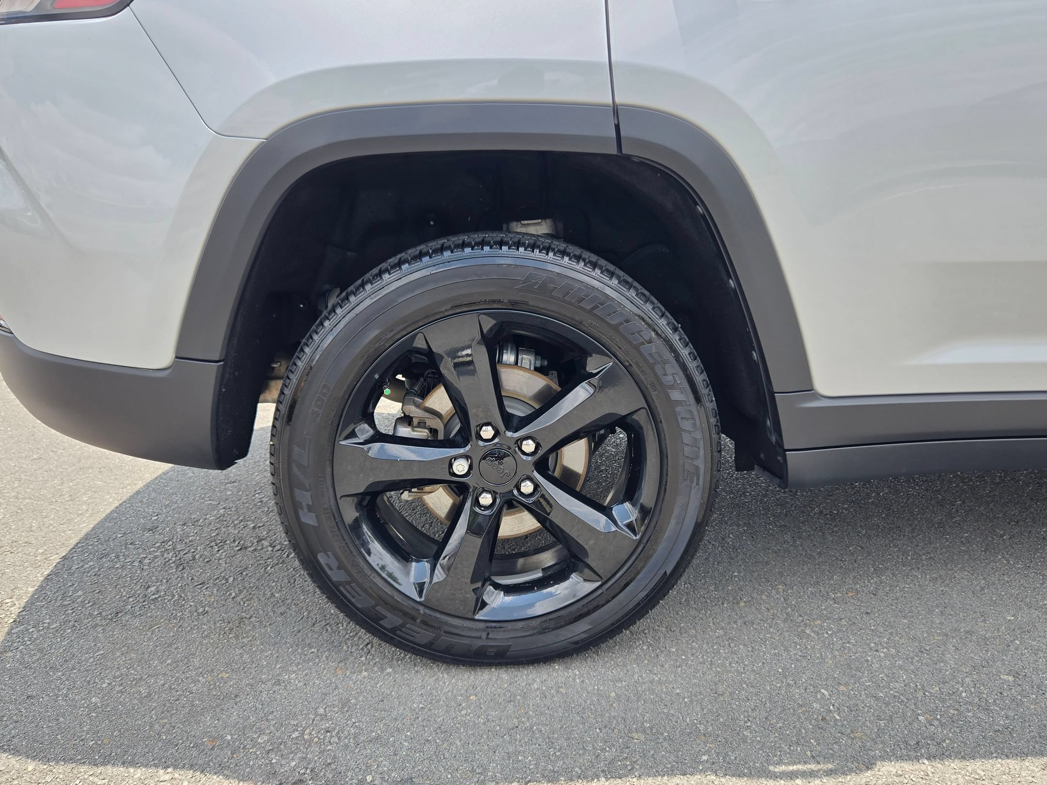 Used 2025 Silver Zynith Jeep Altitude X image 17