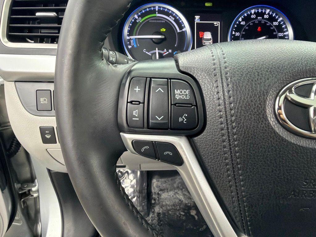 Used 2019 Silver Toyota XLE image 12