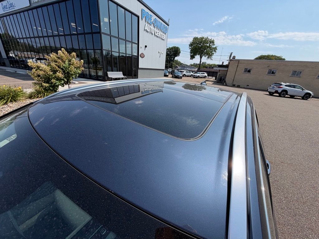 Used 2021 Blue Volvo T5 Momentum image 7