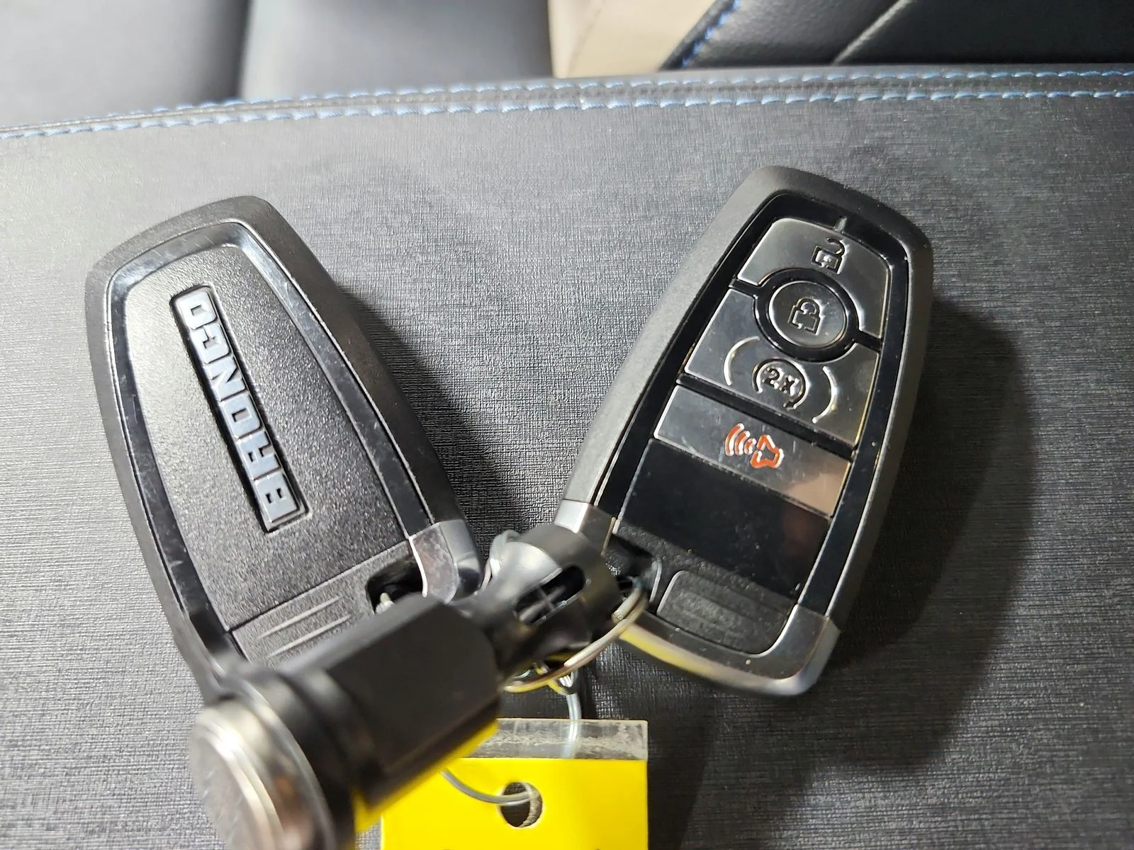 Used 2024 Gray Ford Wildtrak image 12