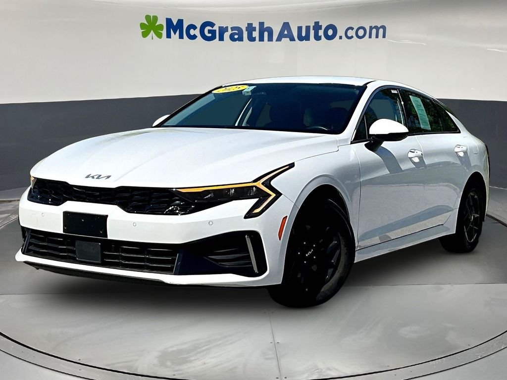 Used 2025 White Kia LXS image 3