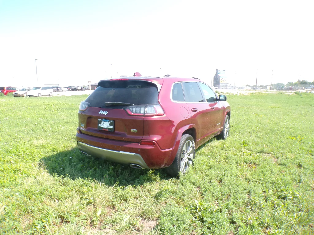 Used 2019 Velvet Red Pearlcoat Jeep Overland image 5