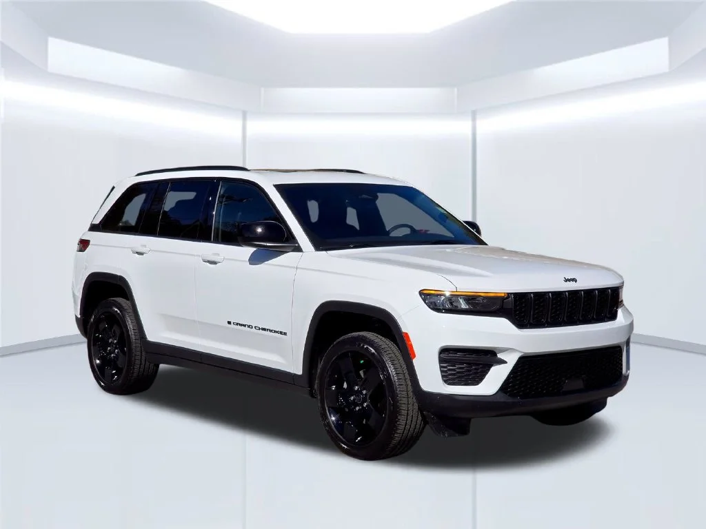 New 2027 White/off-white Jeep Laredo X image 15