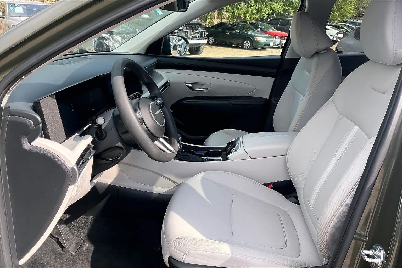 Used 2025 Rockwood Green Hyundai SEL image 8