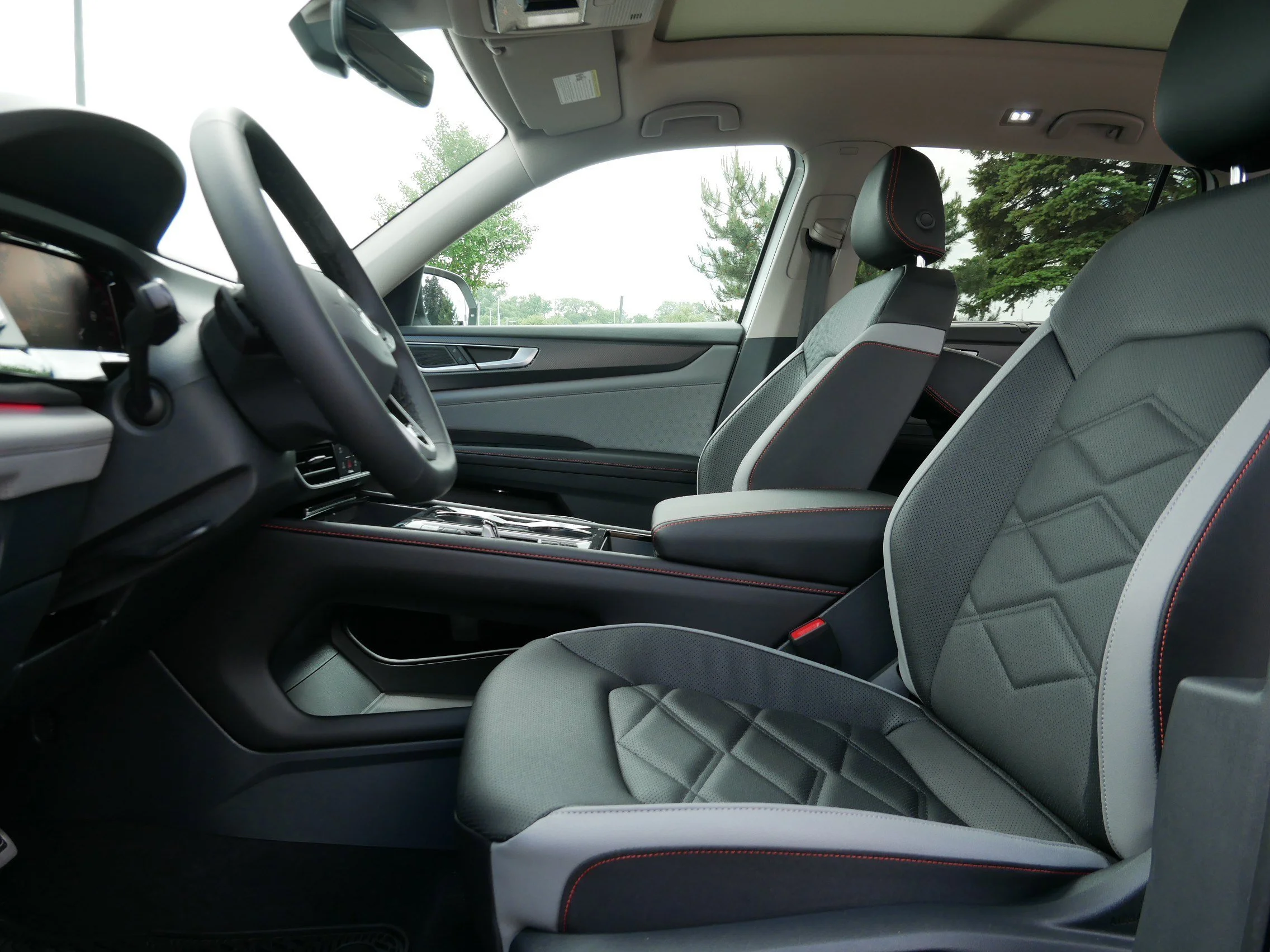 New 2026 Opal White Pearl Volkswagen 2.0T Peak Edition image 4