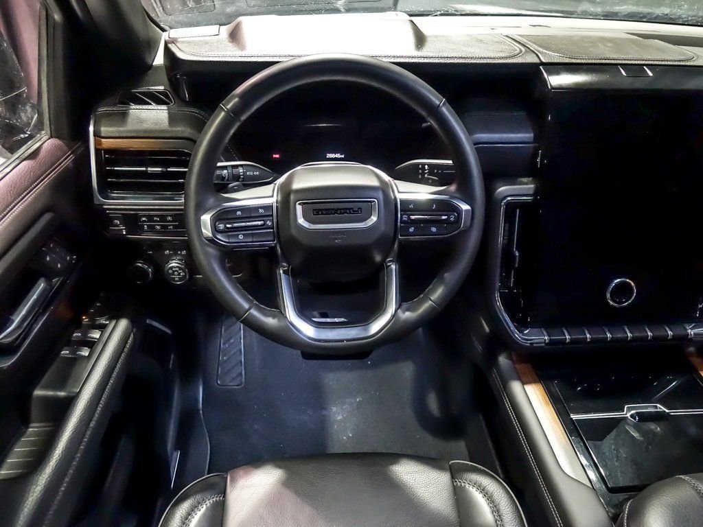 2025 GMC YUKON - Image 16