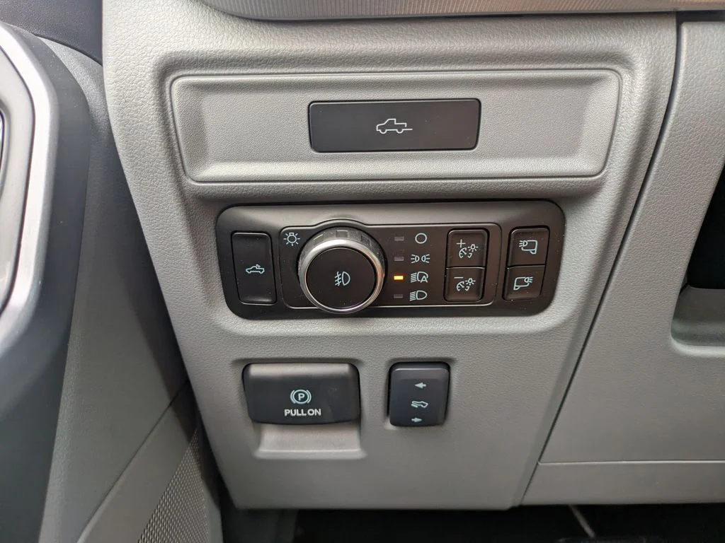 New 2026 Iconic Silver Metallic Ford Lariat image 28
