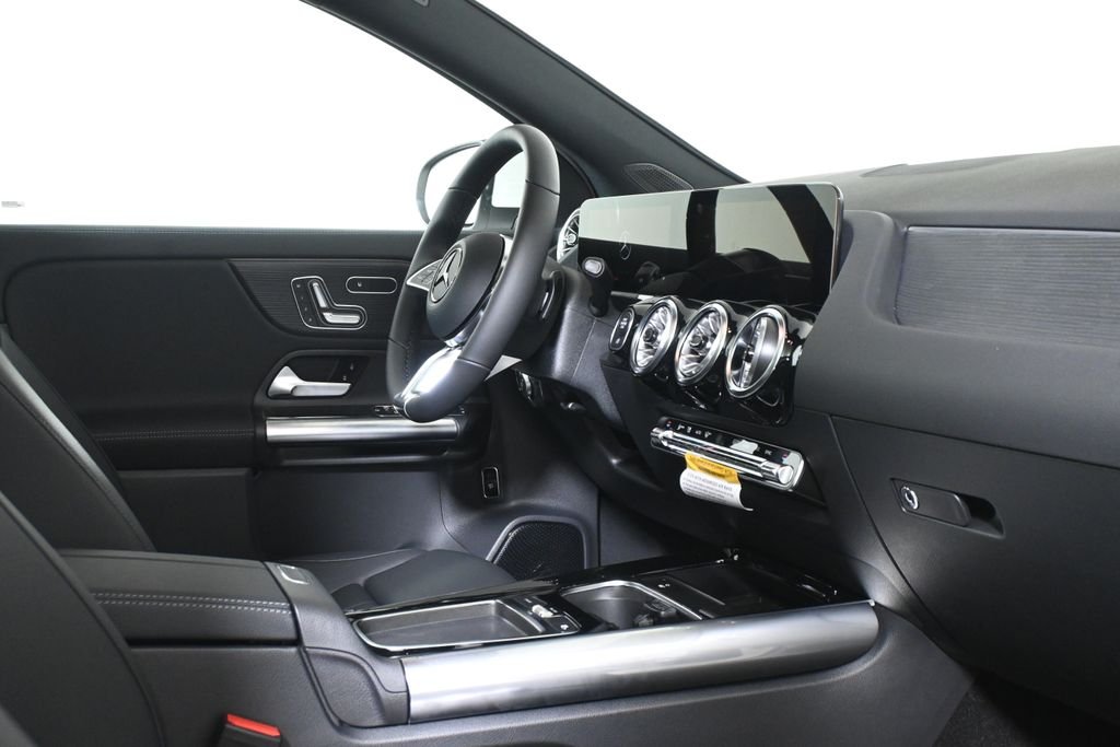 New 2026 Polar White Mercedes-Benz GLA 250 image 31