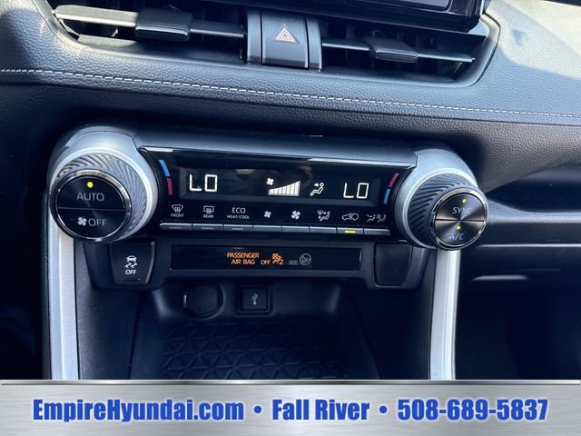 2020 Toyota RAV4 LE - Photo 24