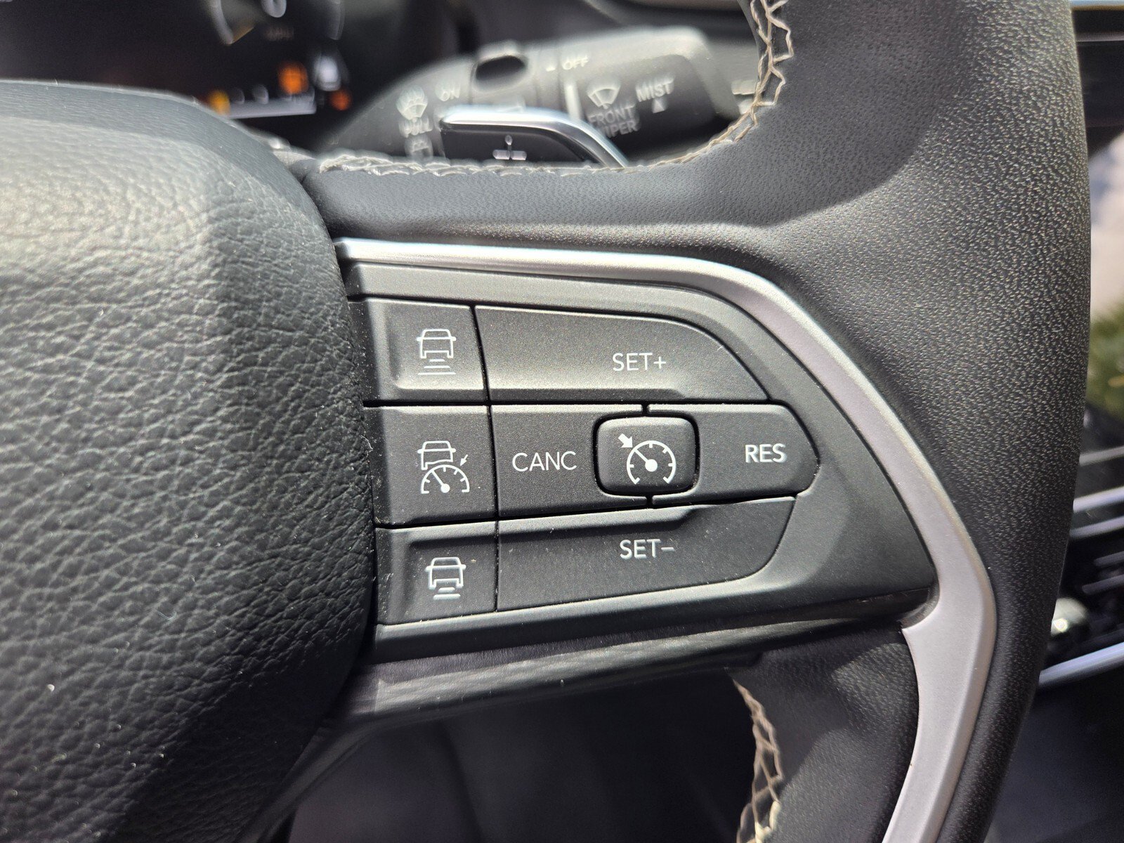 Used 2024 Diamond Black Crystal Pearlcoat Jeep Altitude X image 22