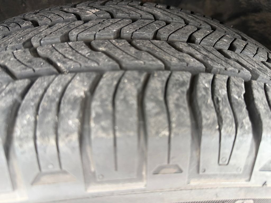 Used 2018 Gray Toyota XLE image 22