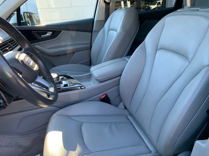 Used 2019 White Audi 55 TFSI Premium Plus Sport Utility 4D image 28