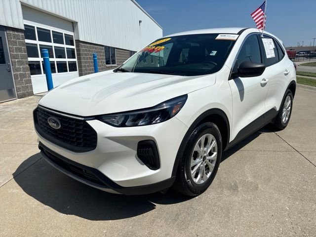 Used 2023 White Ford Active image 3