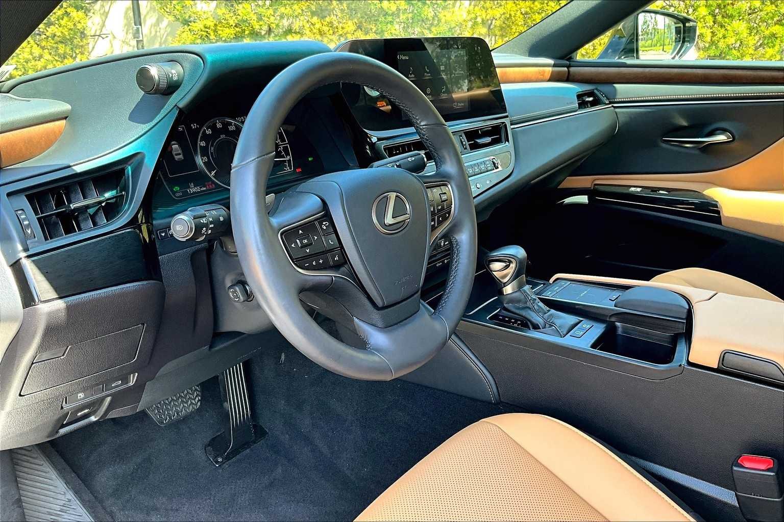Certified Used 2022 MOONBEAM BEIGE MET. Lexus  image 16