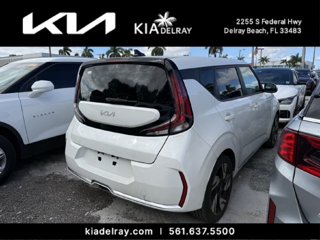 KNDJ53AU6P7868563