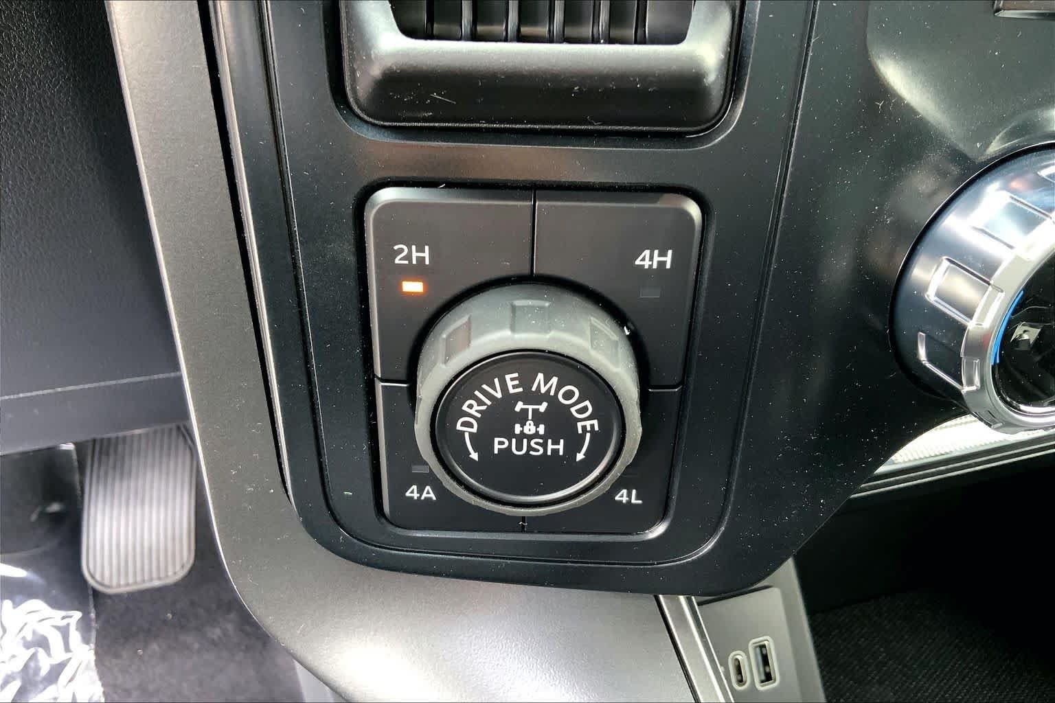 New 2026 Star White Metallic Tri-Coat Ford Lariat® image 16