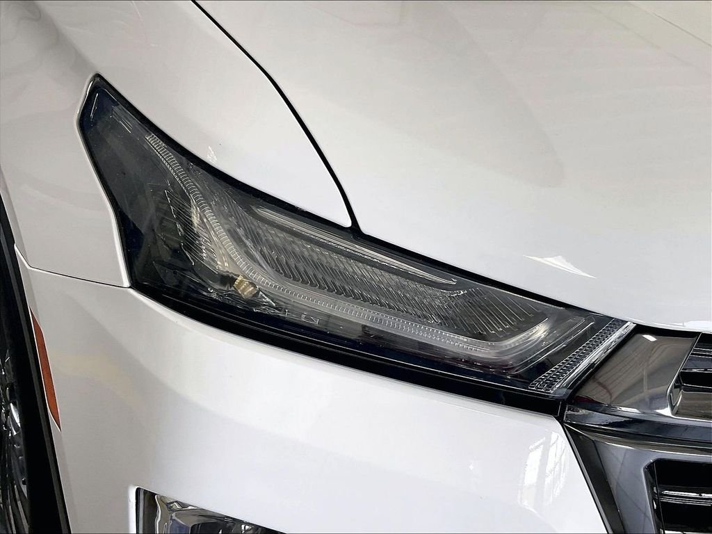 Used 2023 White Chevrolet RS image 33