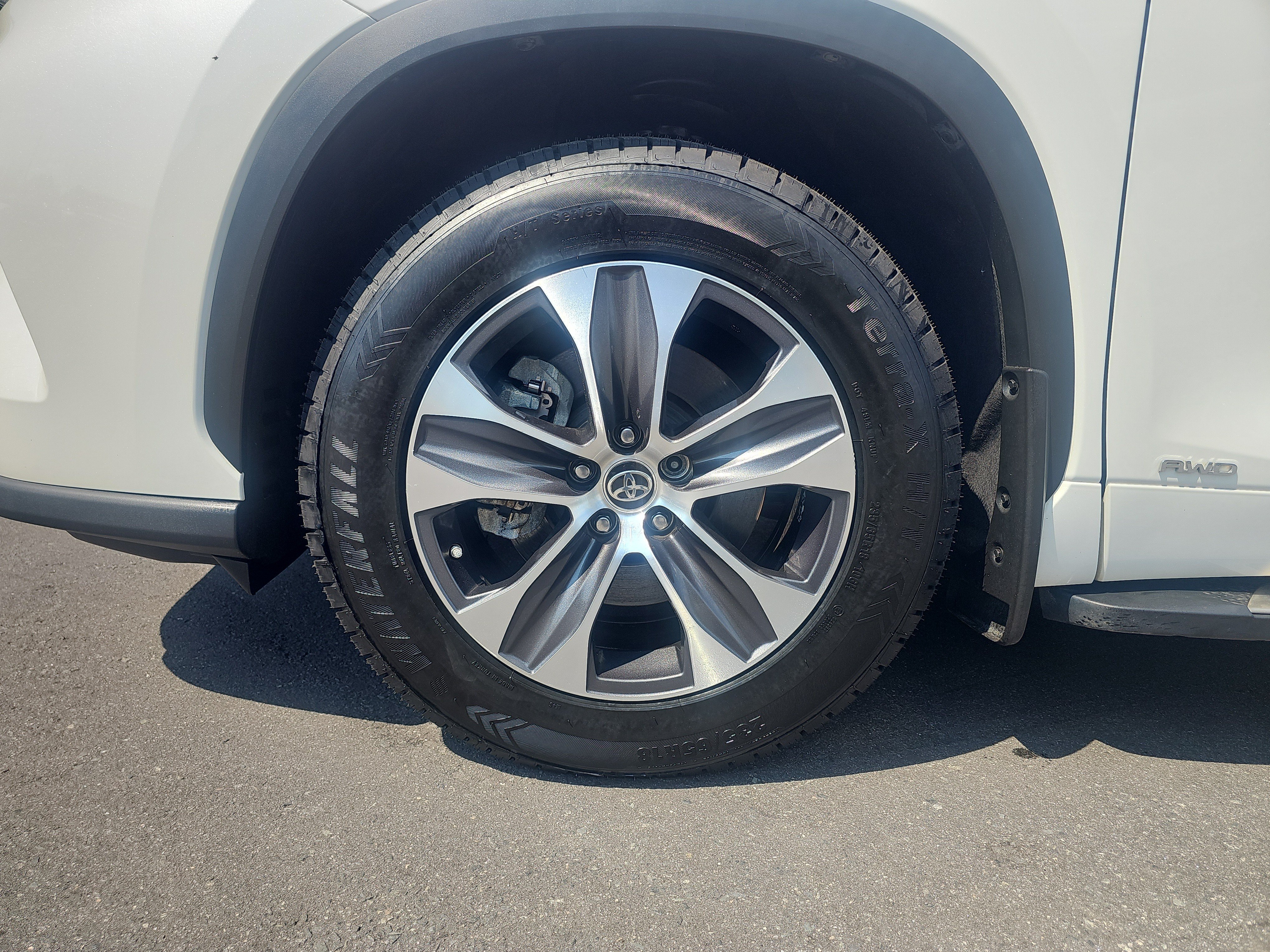 Used 2021 Blizzard Pearl Toyota Hybrid XLE image 9