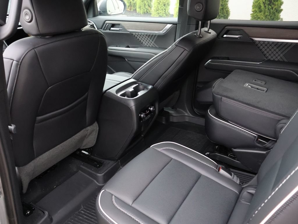 2026 GMC Acadia Denali - Photo 19