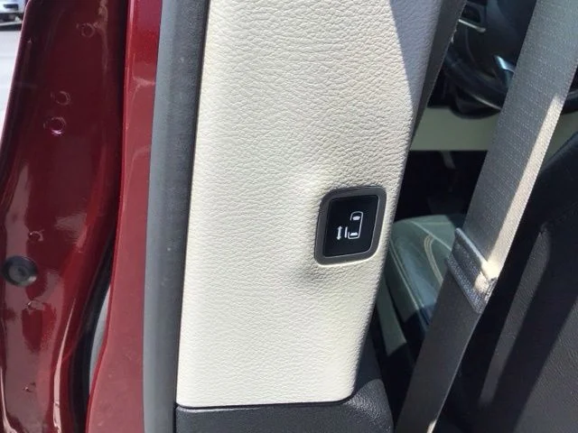 Used 2019 Velvet Red Pearlcoat Chrysler Touring L image 21