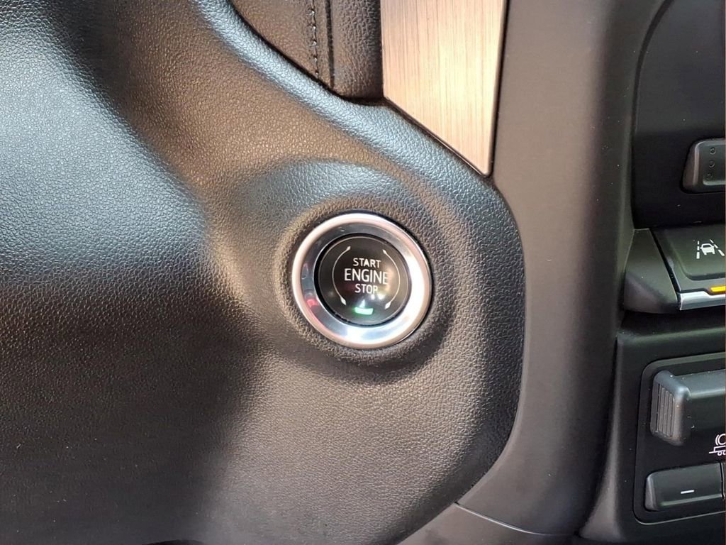 Used 2019 WHITE FROST TRICOAT GMC Denali image 10