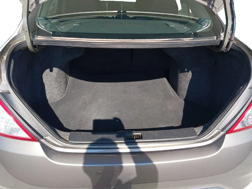 Used 2015 Silver Nissan 1.6 SV image 13