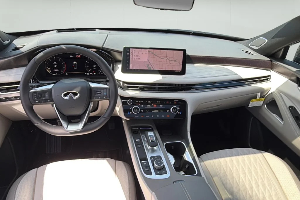 New 2027 2T RAD WHT INFINITI Autograph AWD image 19