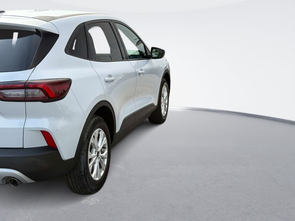 Used 2025 Silver Ford Active image 5