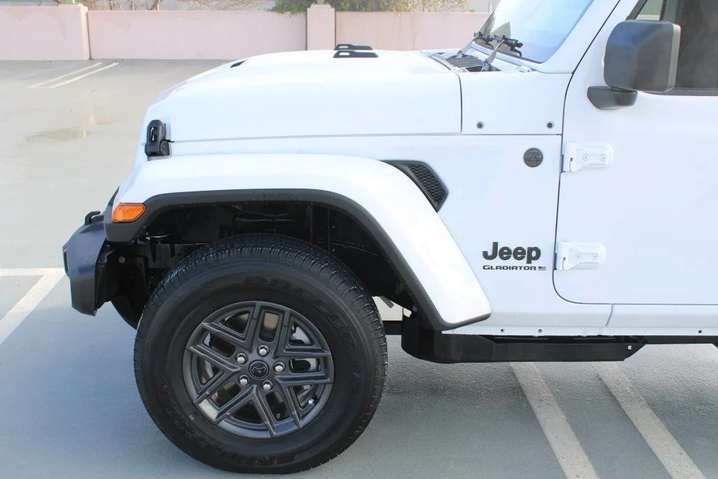 New 2026 Bright White Clear-Coat Exterior Paint Jeep Sport S image 7