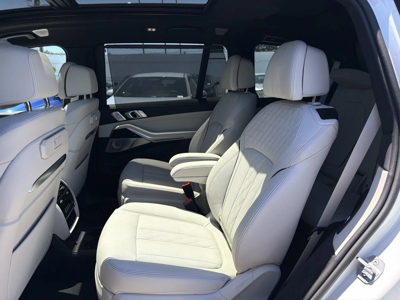New 2026 Mineral White Metallic BMW ALPINA XB7 image 12