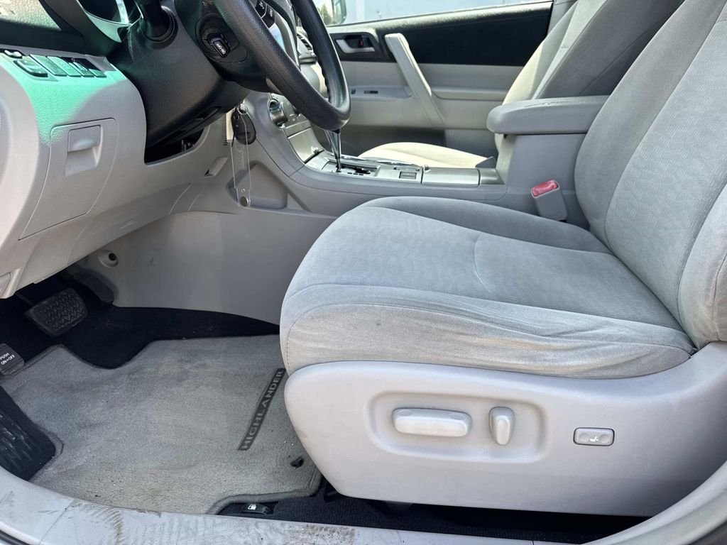 Used 2011 Silver Toyota Base image 16