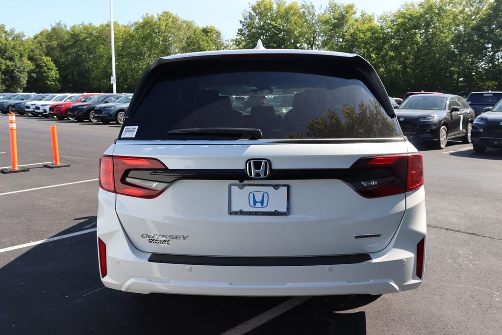 New 2026 Platinum White Pearl Honda Touring image 4