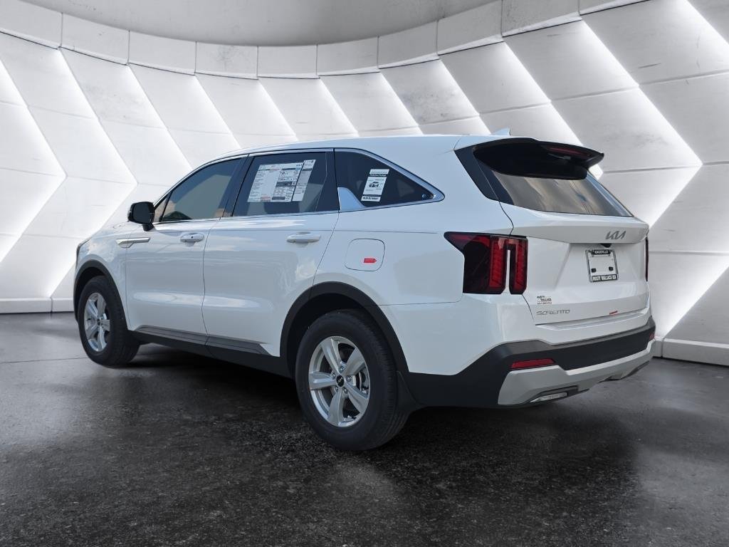 2026 Kia Sorento LX - Photo 3