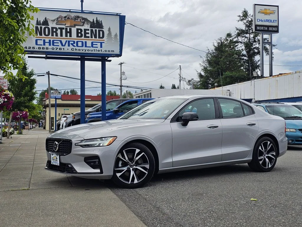 2025 Volvo S60 B5 Core Dark AWD's photo