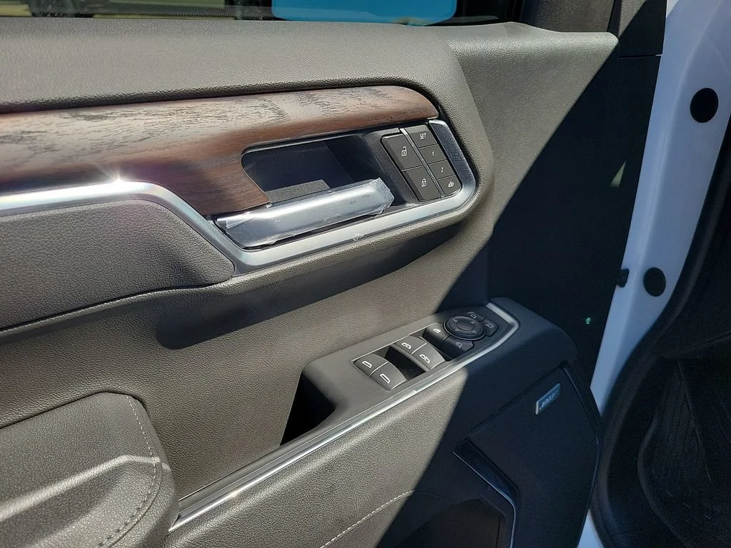 2026 GMC Sierra 1500 SLT - Photo 18