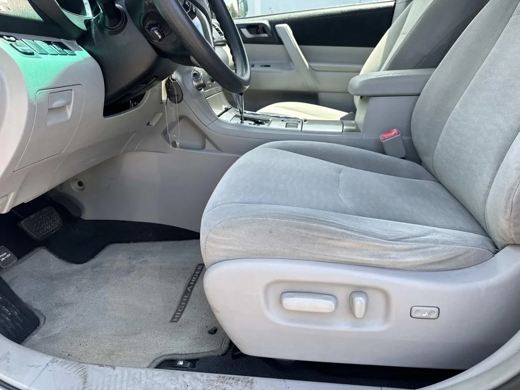 Used 2011 Silver Toyota Base image 16