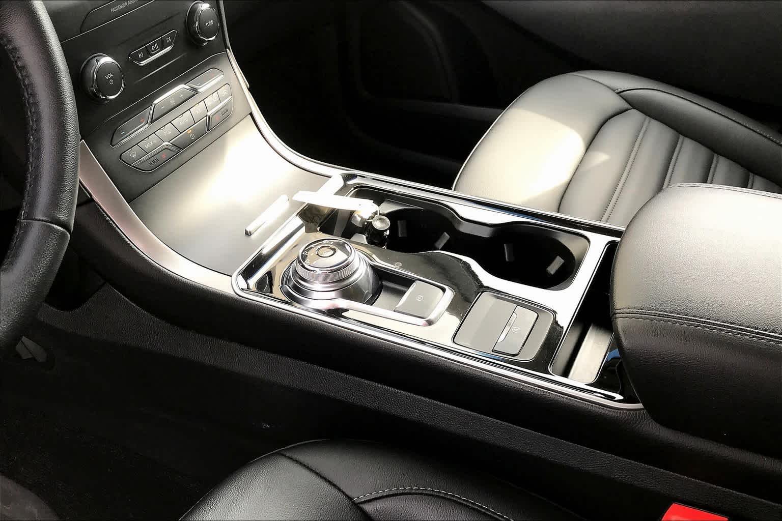 Used 2019 White Platinum Metallic Tri-Coat Ford SEL image 17