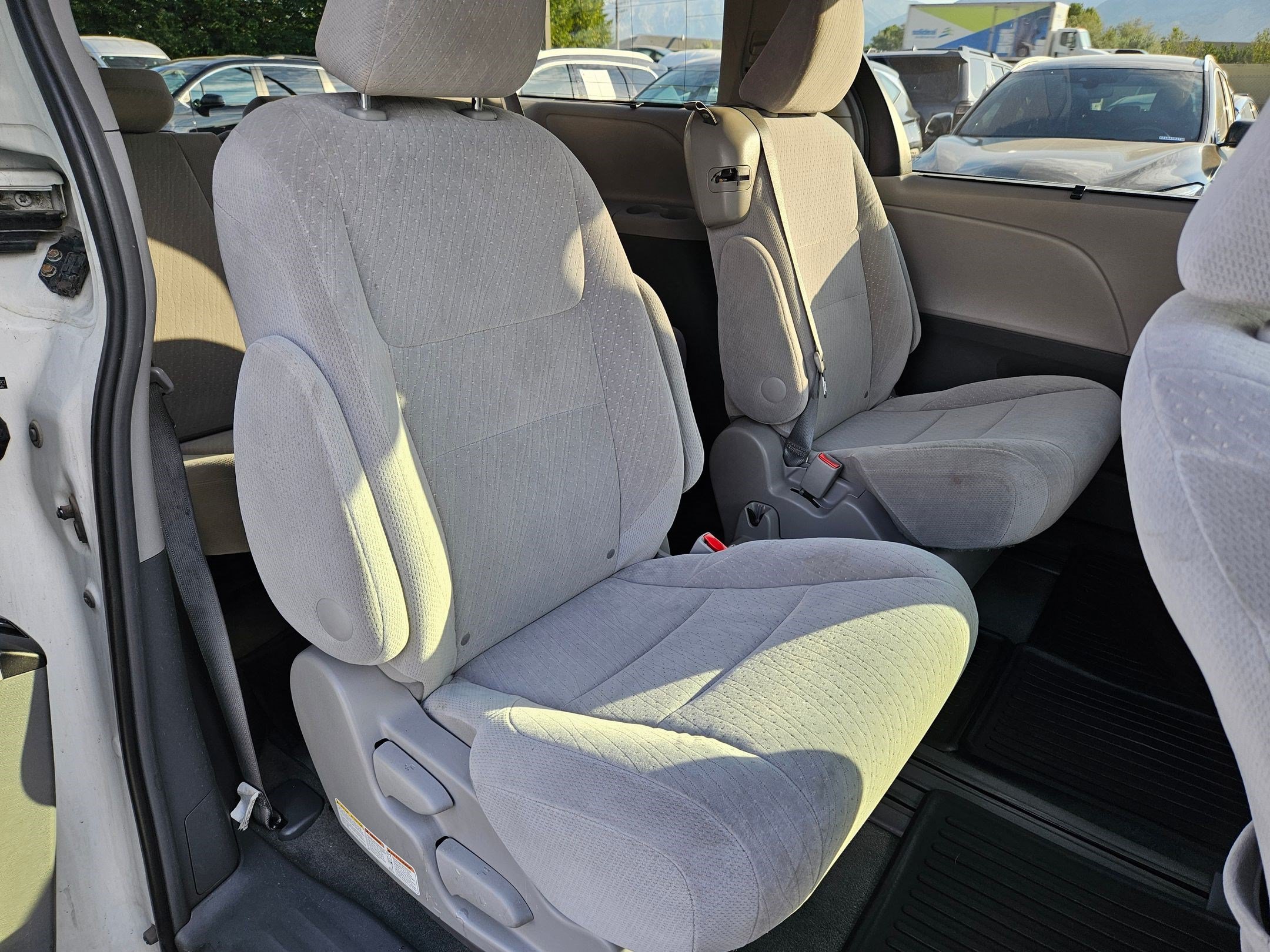 Used 2015 Super White Toyota LE AAS image 39