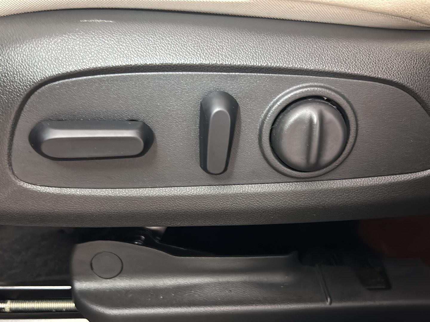 Used 2024 White Frost Tricoat Buick Avenir image 15