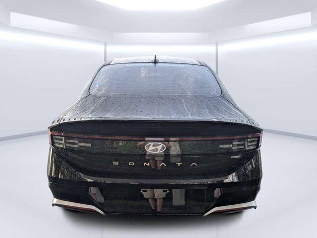 Used 2025 Black Hyundai Limited image 4
