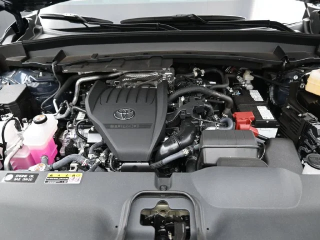 Used 2025 White Toyota XLE image 26