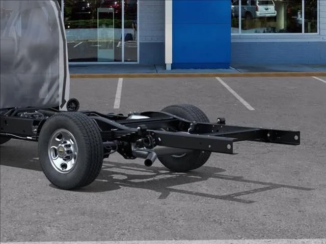New 2025 Summit White Chevrolet 1WT image 11