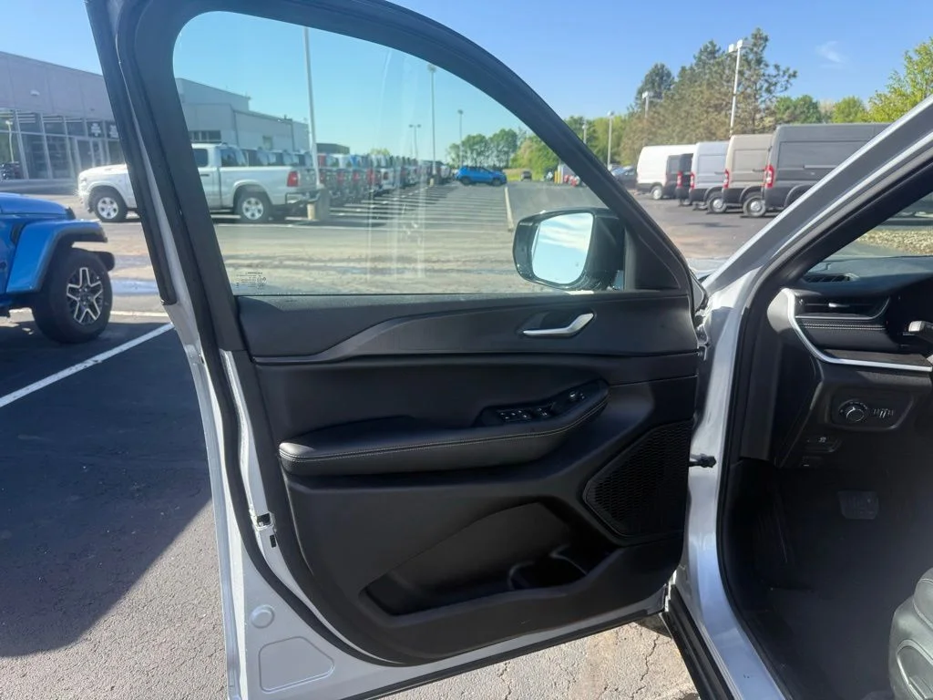 Used 2024 Silver Jeep Altitude X image 11
