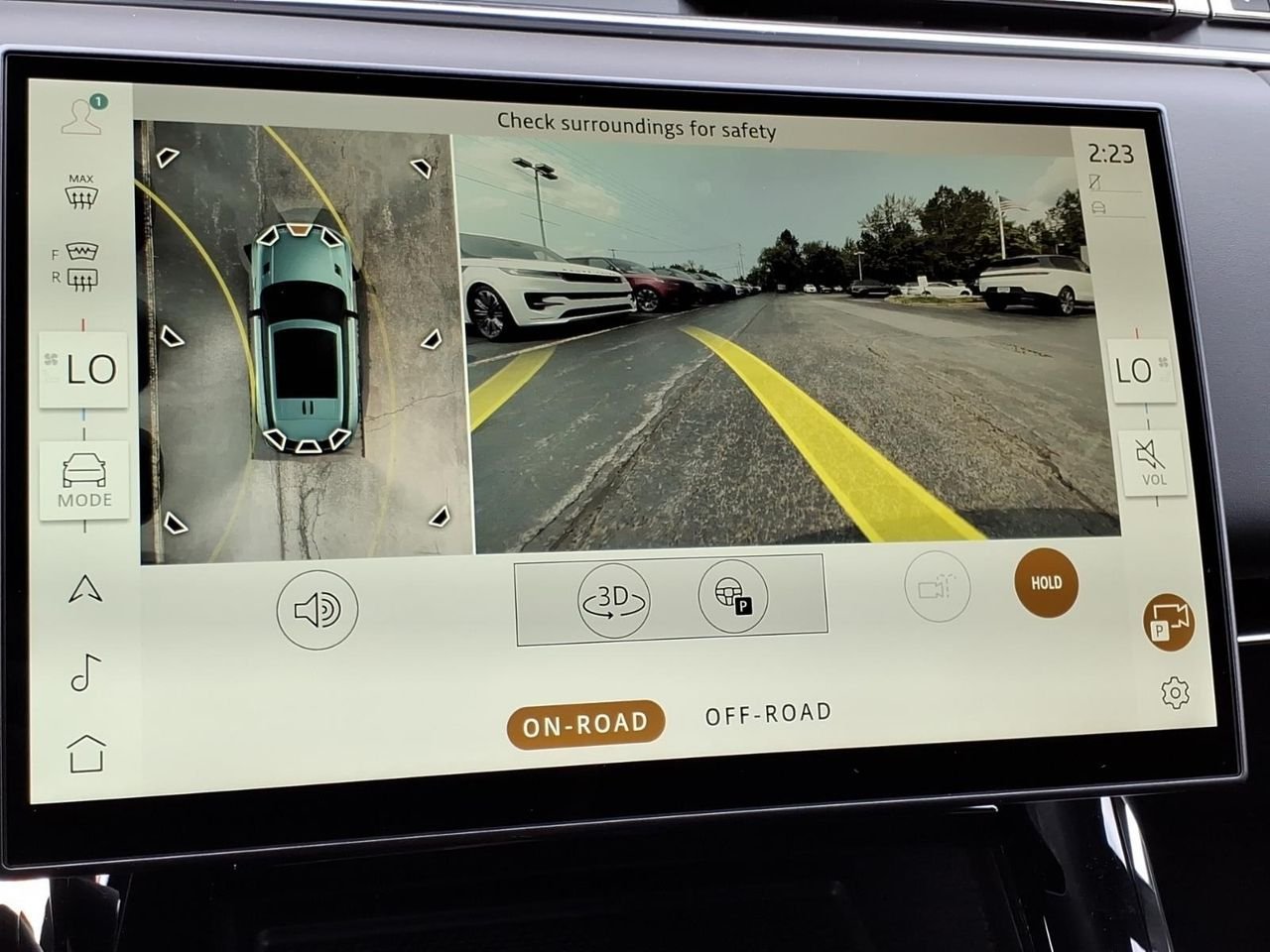 New 2026 Ostuni Pearl White LAND ROVER Dynamic SE image 19