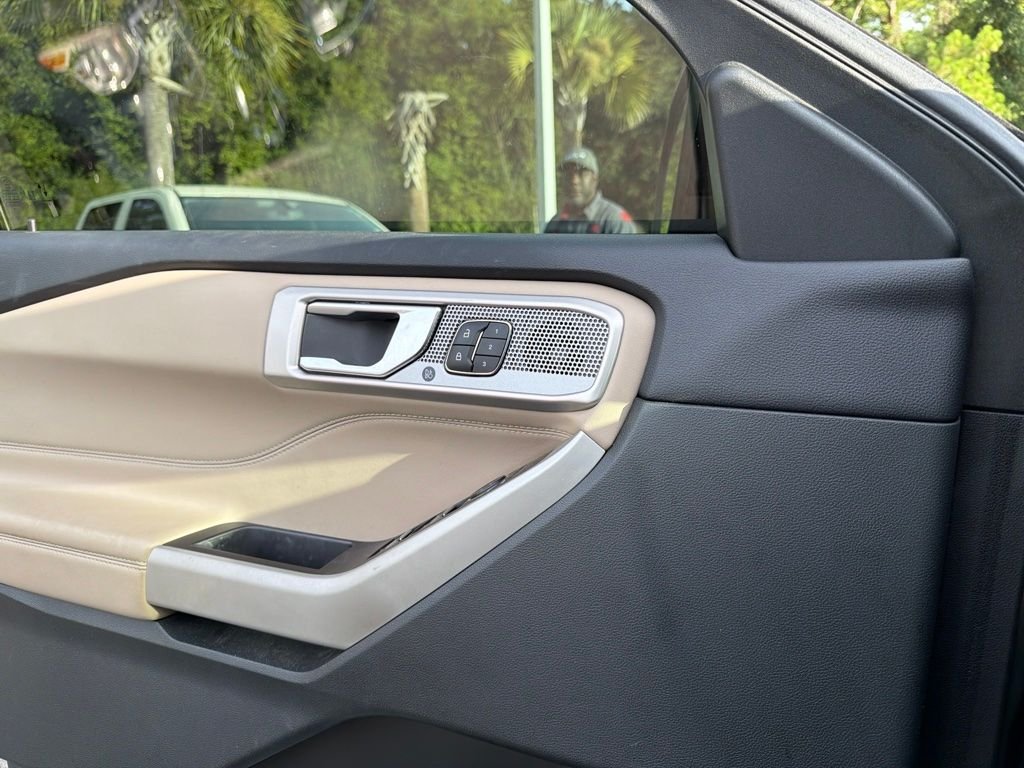 Used 2024 Green Ford Limited image 17