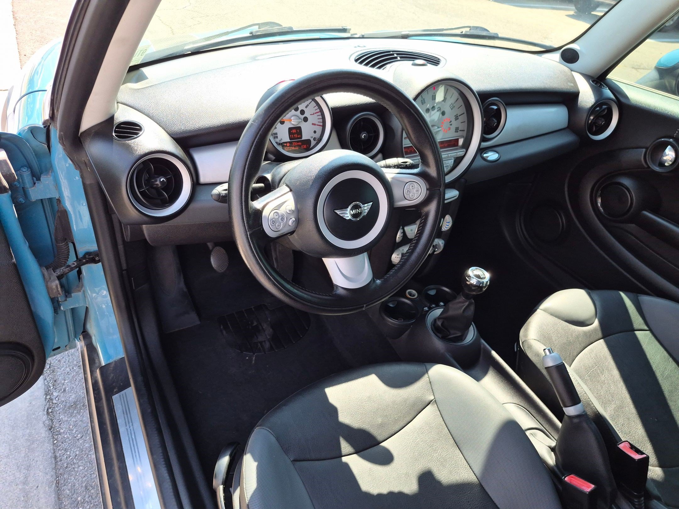 Used 2009 Oxygen Blue MINI Base image 11