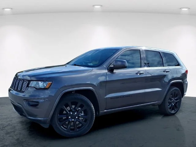 Used 2021 Gray Jeep Laredo X image 1
