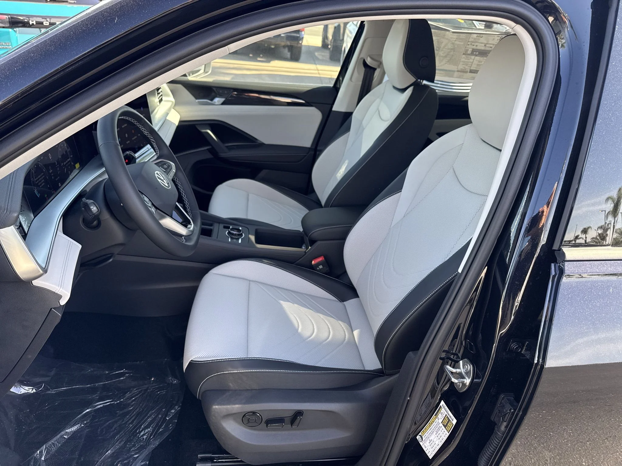 New 2026 Deep Black Pearl Volkswagen SE image 13