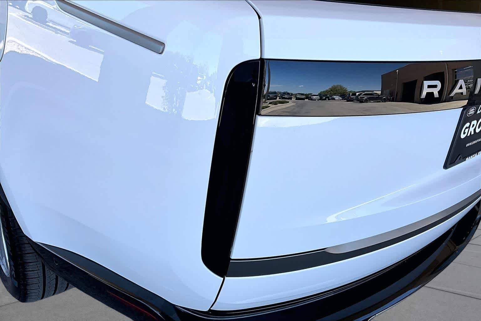 New 2026 Fuji White Land Rover SE image 14