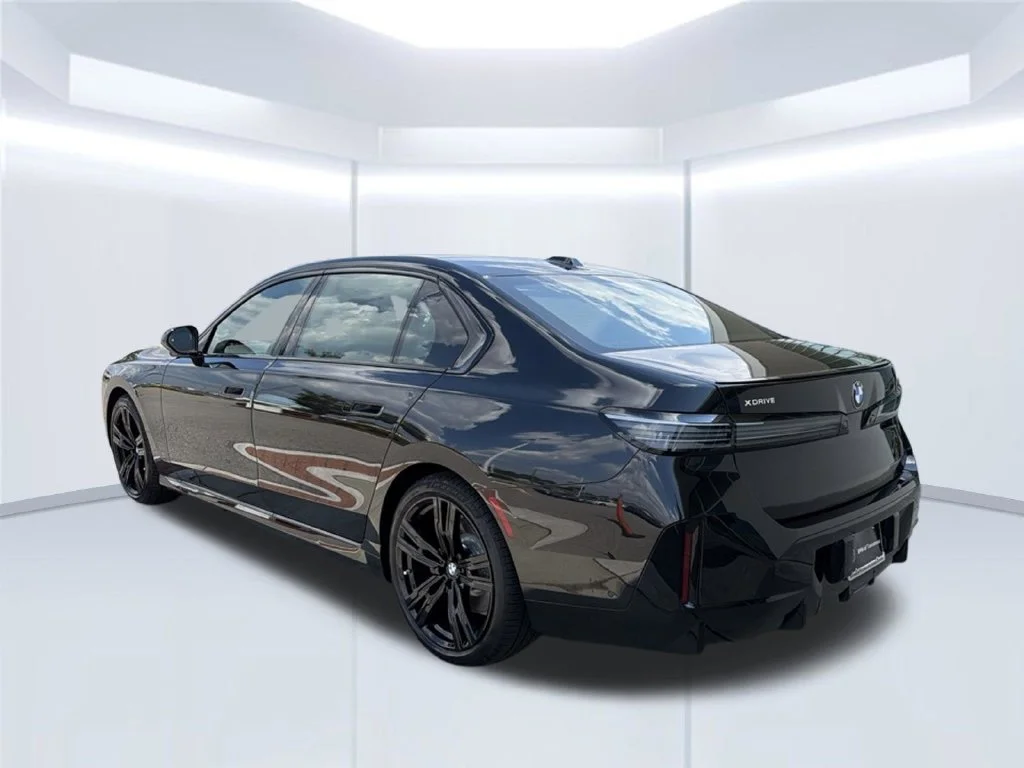New 2027 Black BMW 740 xDrive image 4